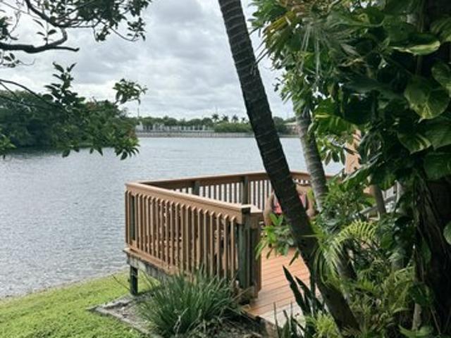 Townhouse for sale in Oakland Park, Florida