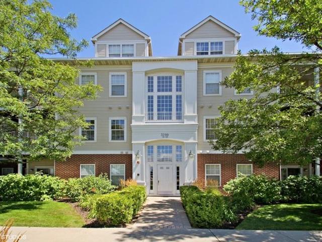 Condo for sale in Lake Bluff, Illinois