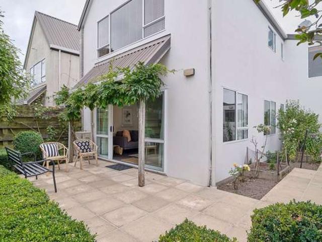 Townhouse for rent in Saint Albans, Canterbury