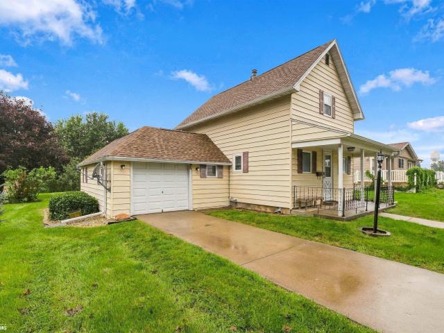 House for sale in Grinnell, Poweshiek County