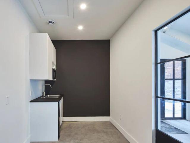 Apartment for rent in Somerset, Ottawa