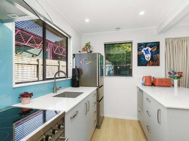 Townhouse for sale in Linden, Wellington
