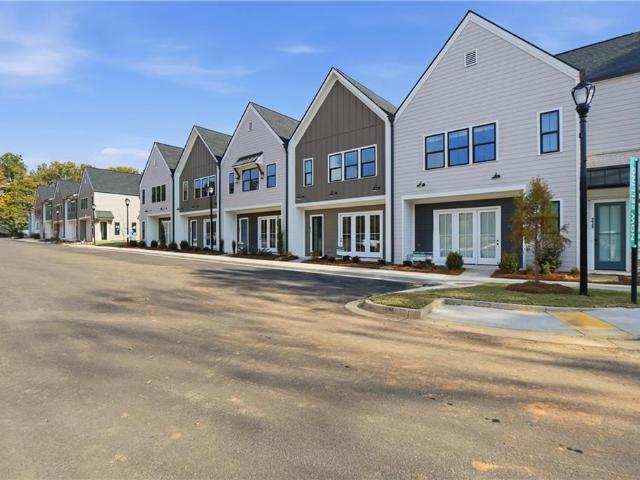 Townhouse for sale in Braselton, Georgia