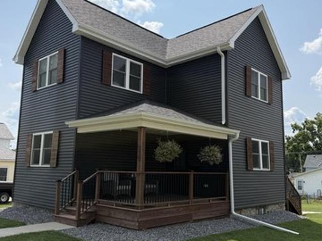 House for sale in Dodgeville, Iowa County