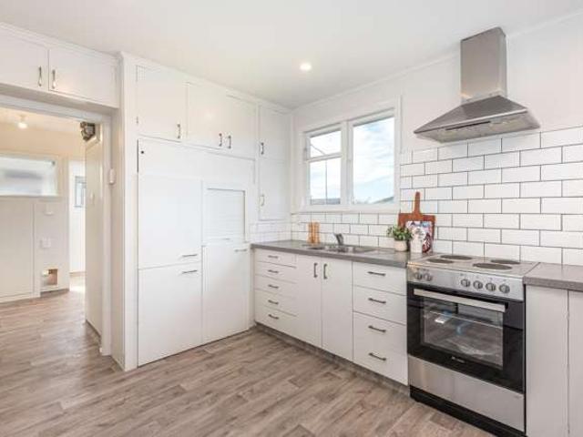 House for sale in Chaslands, Canterbury