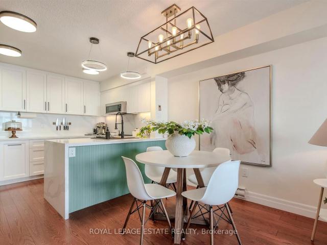 Condo for sale in Toronto, Golden Horseshoe