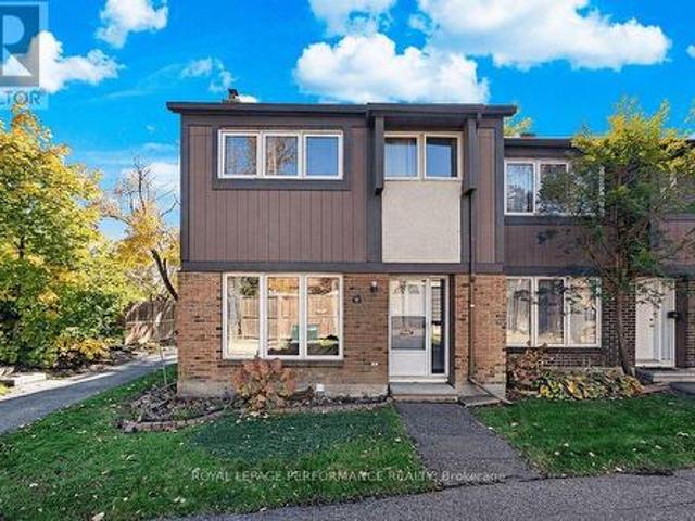 Townhouse for sale in Beacon Hill-Cyrville, Ottawa