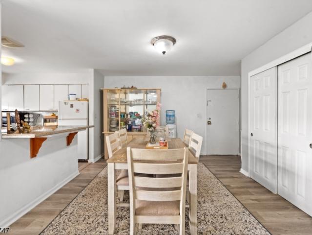 Condo for sale in Edison, Middlesex County