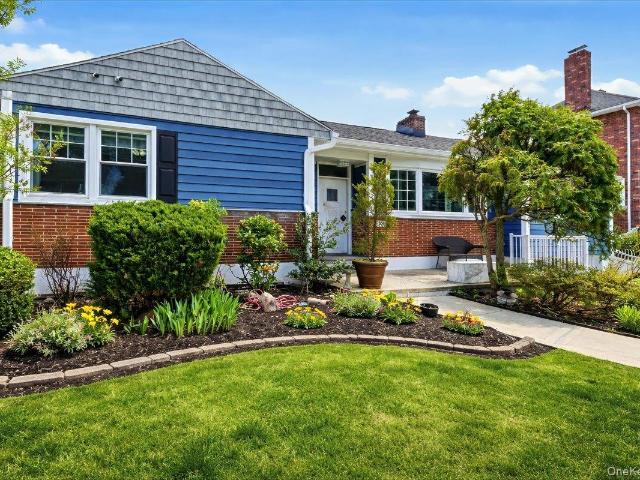 House for sale in Glenwood, New York