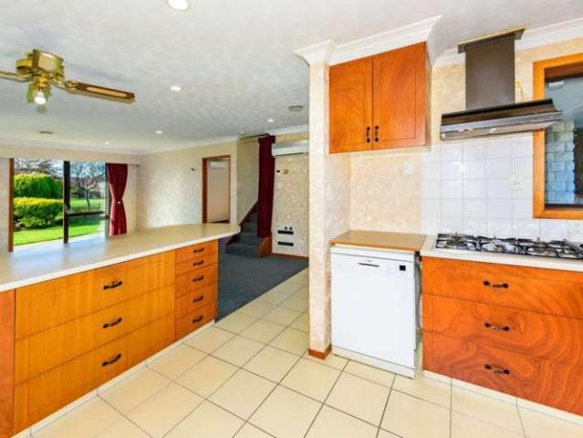 Property for sale in Chaslands, Canterbury