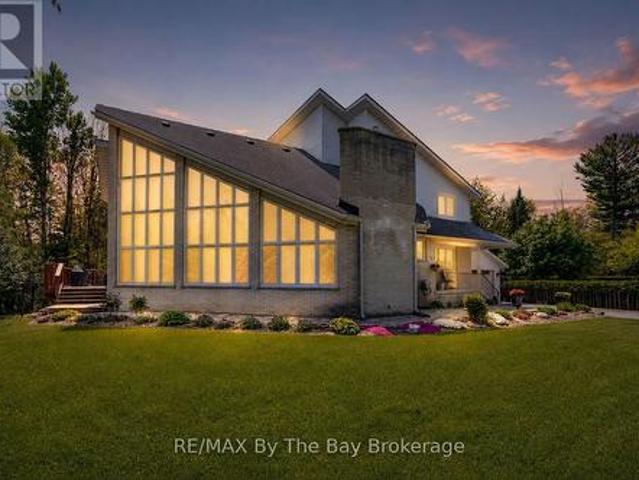 House for sale in Wasaga Beach, Central Ontario