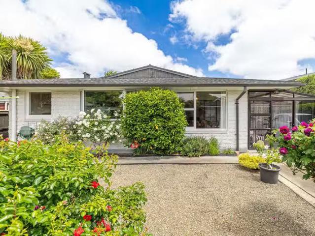 House for sale in Chaslands, Canterbury