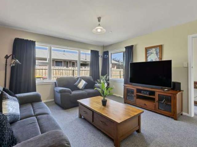 Property for sale in Chaslands, Canterbury