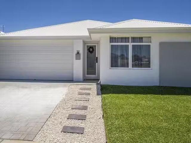 House for rent in Secret Harbour
