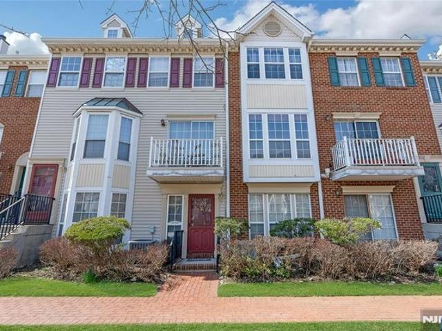 Townhouse for sale in Hudson, New Jersey