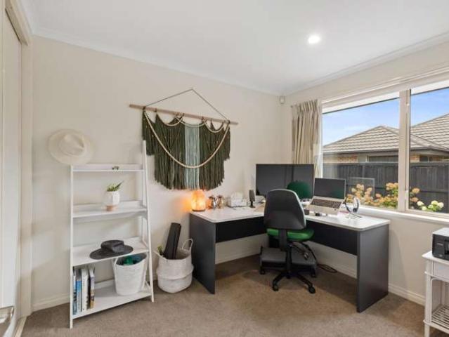 House for sale in Chaslands, Canterbury
