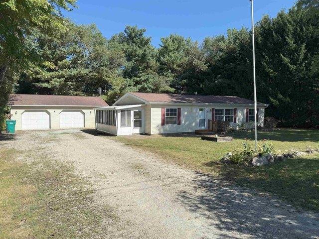 House for sale in Syracuse, Indiana