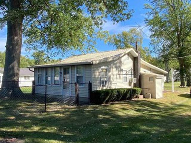 House for sale in Syracuse, Indiana