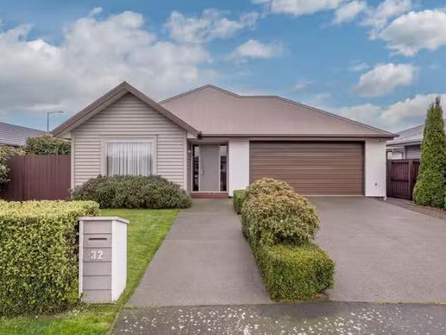 House for sale in Chaslands, Canterbury