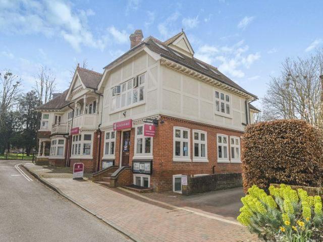House for rent in Pachesham Park, Surrey