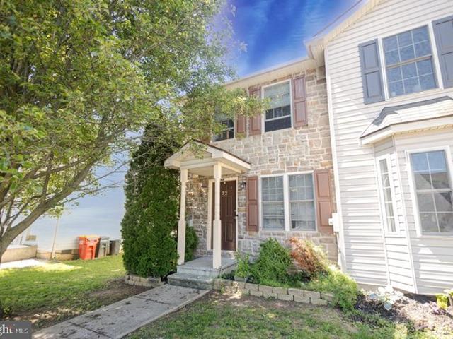Townhouse for sale in Bunker Hill, West Virginia