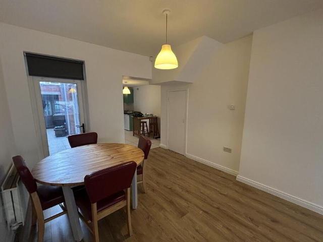 Townhouse for rent in Willowfield, Belfast