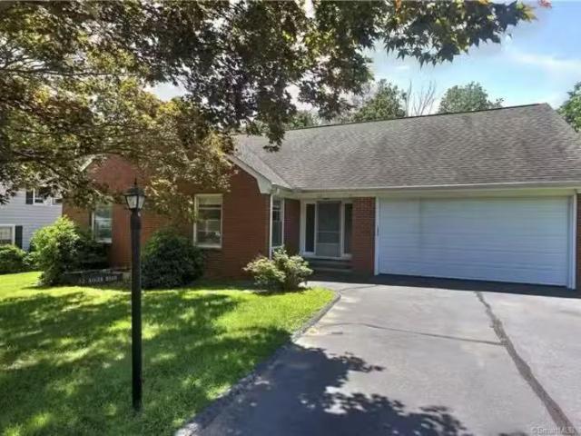House for rent in Trumbull