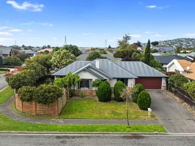 House for sale in Chaslands, Canterbury