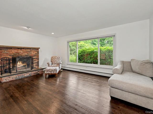 House for sale in Baldwin Place, New York