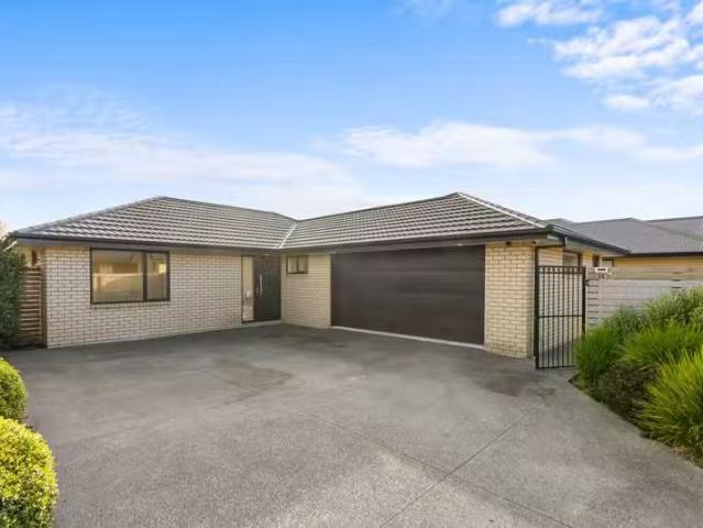 House for sale in Chaslands, Canterbury