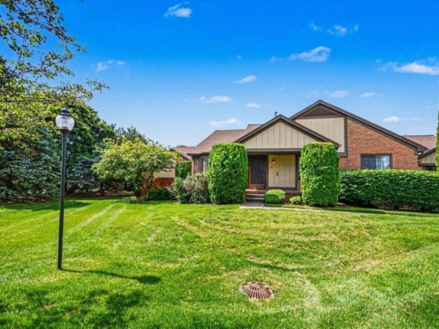 Condo for sale in Rochester Hills, Michigan