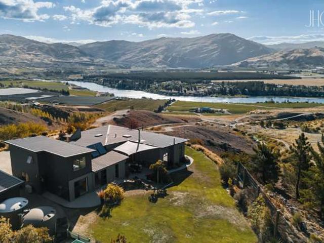 House for sale in Otakou