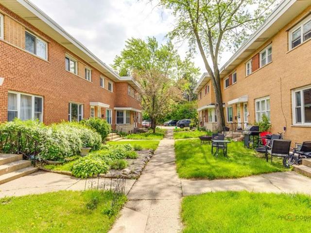 Townhouse for sale in Mount Prospect, Illinois