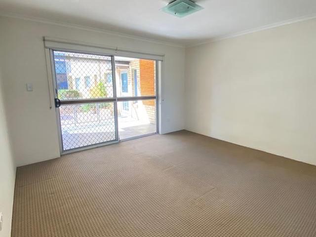 Apartment for rent in Mermaid Waters, Gold Coast City