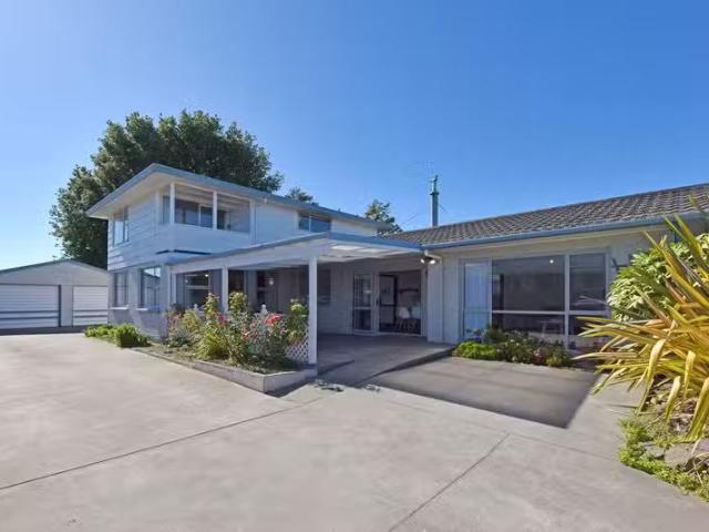 House for sale in Chaslands, Canterbury