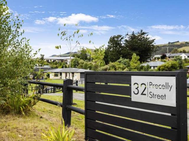 House for sale in Otakou