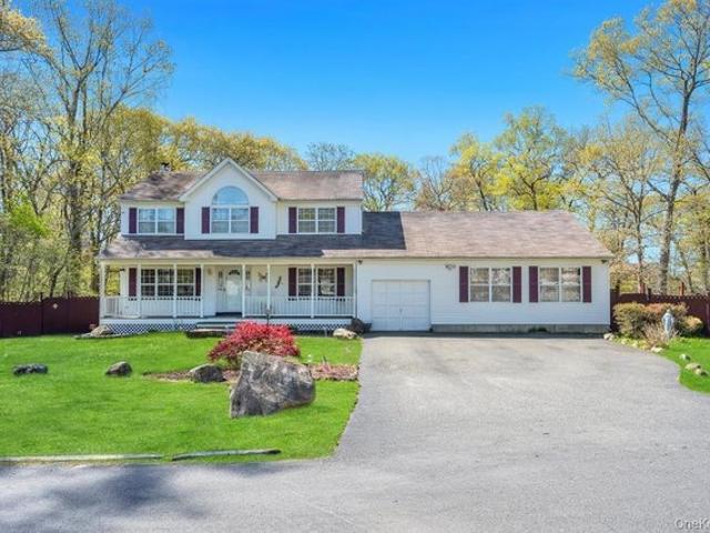 House for sale in Centereach, New York