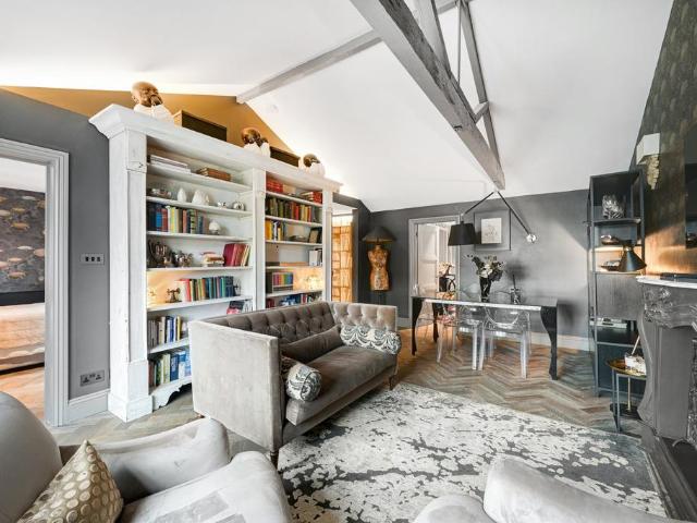 Apartment for rent in Lot's Village, Greater London