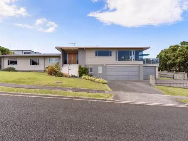 House for sale in Wairau Valley