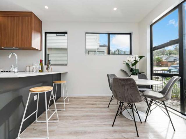Townhouse for sale in Sunnynook
