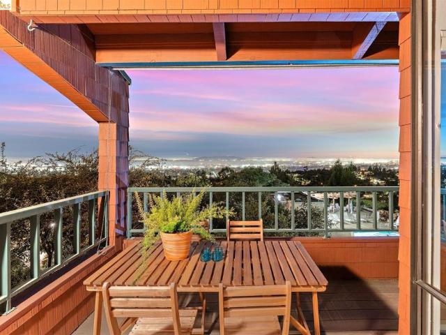 Townhouse for sale in Oakland, California