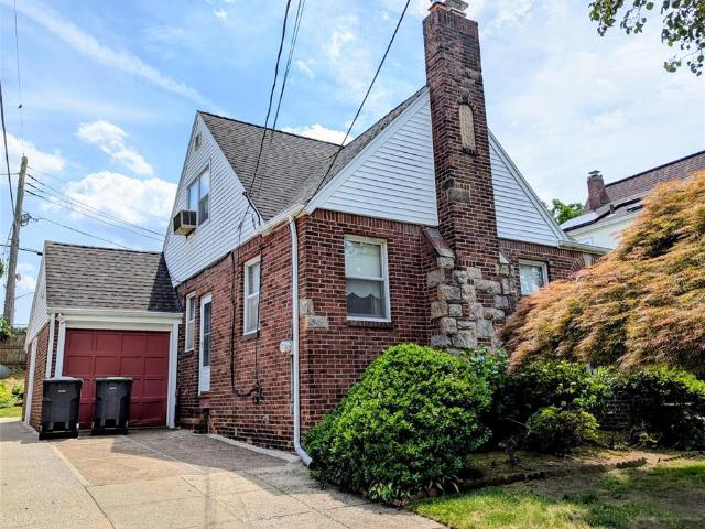 House for sale in Bergenfield, New Jersey