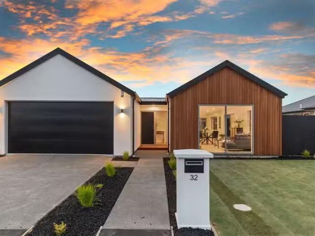 House for sale in Chaslands, Canterbury