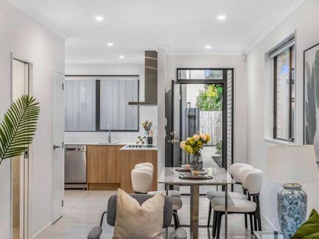 Townhouse for rent in Panmure, Maungakiekie-Tāmaki