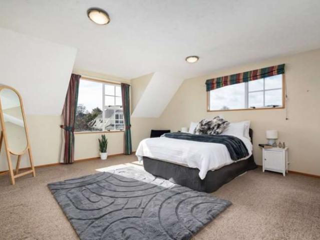 Property for sale in Chaslands, Canterbury