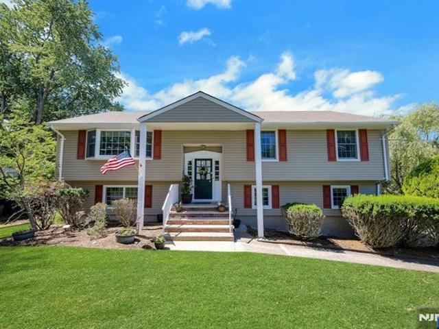 House for sale in Oakland, New Jersey