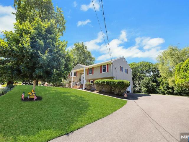 House for sale in Oakland, New Jersey
