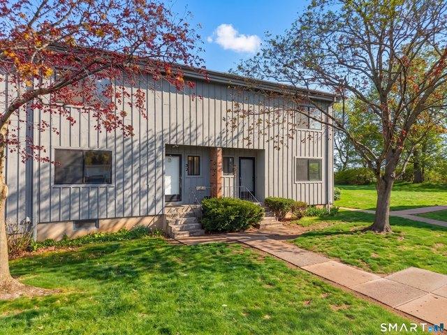Townhouse for sale in Newington, Connecticut