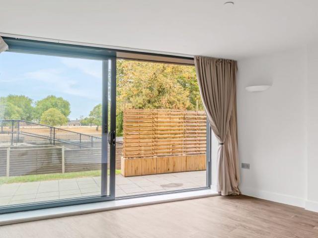 Apartment for rent in Compton Acres, Barton In Fabis