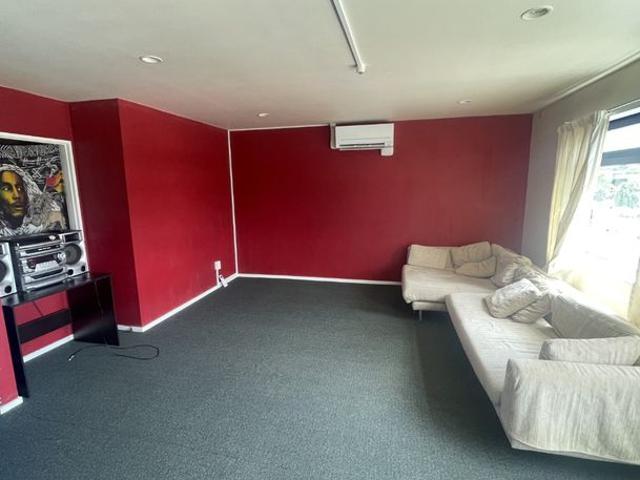 Apartment for rent in Northcote, Kaipātiki
